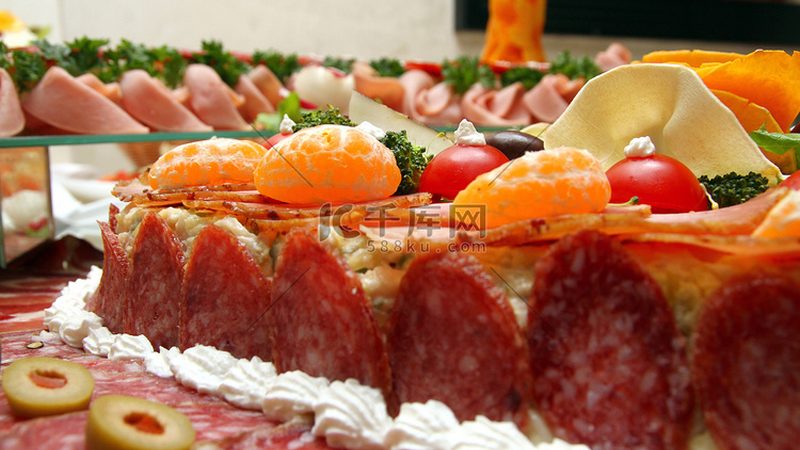 选择OEM还是ODM，主要取决于以下因素：