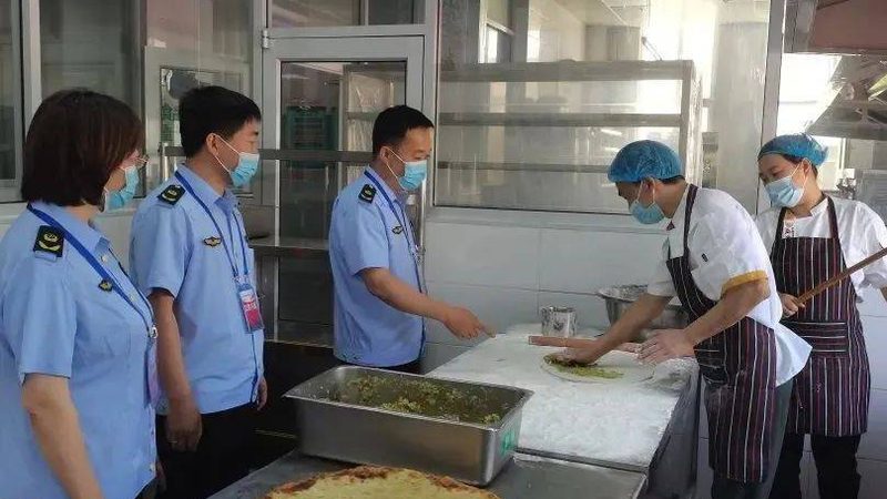 小标题：关注生产许可证与检测报告